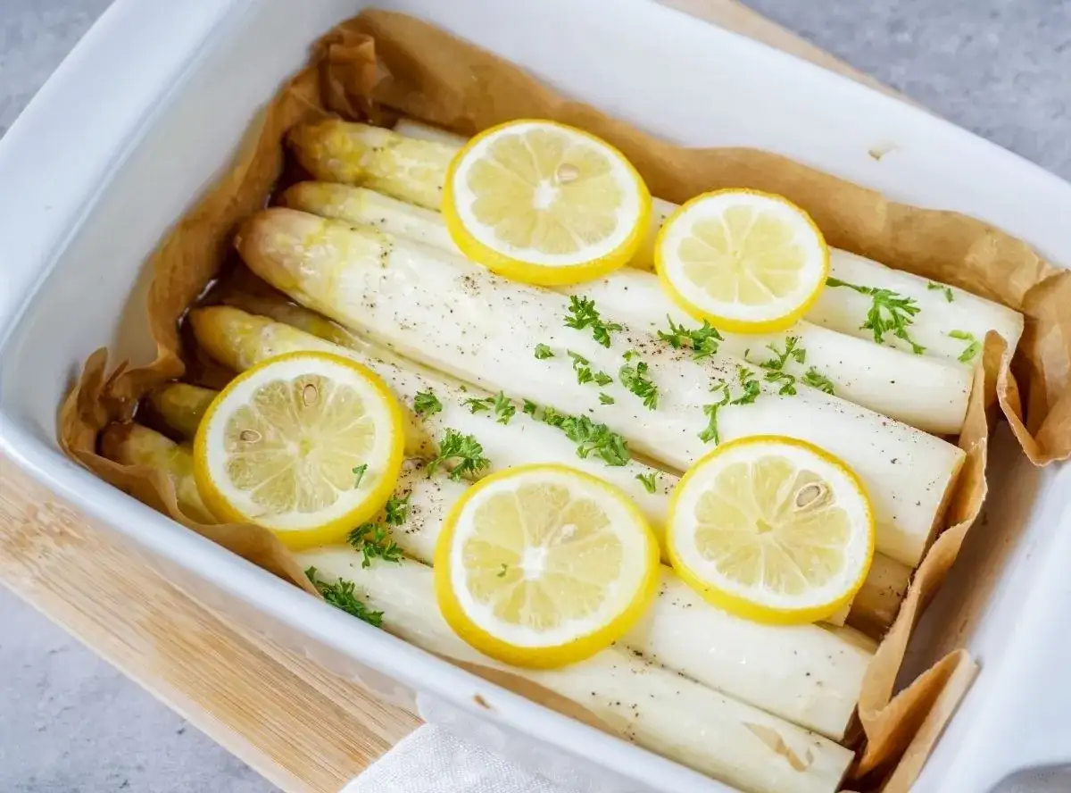 Spargel zart garen - Garzeiten für weißen und grünen Spargel