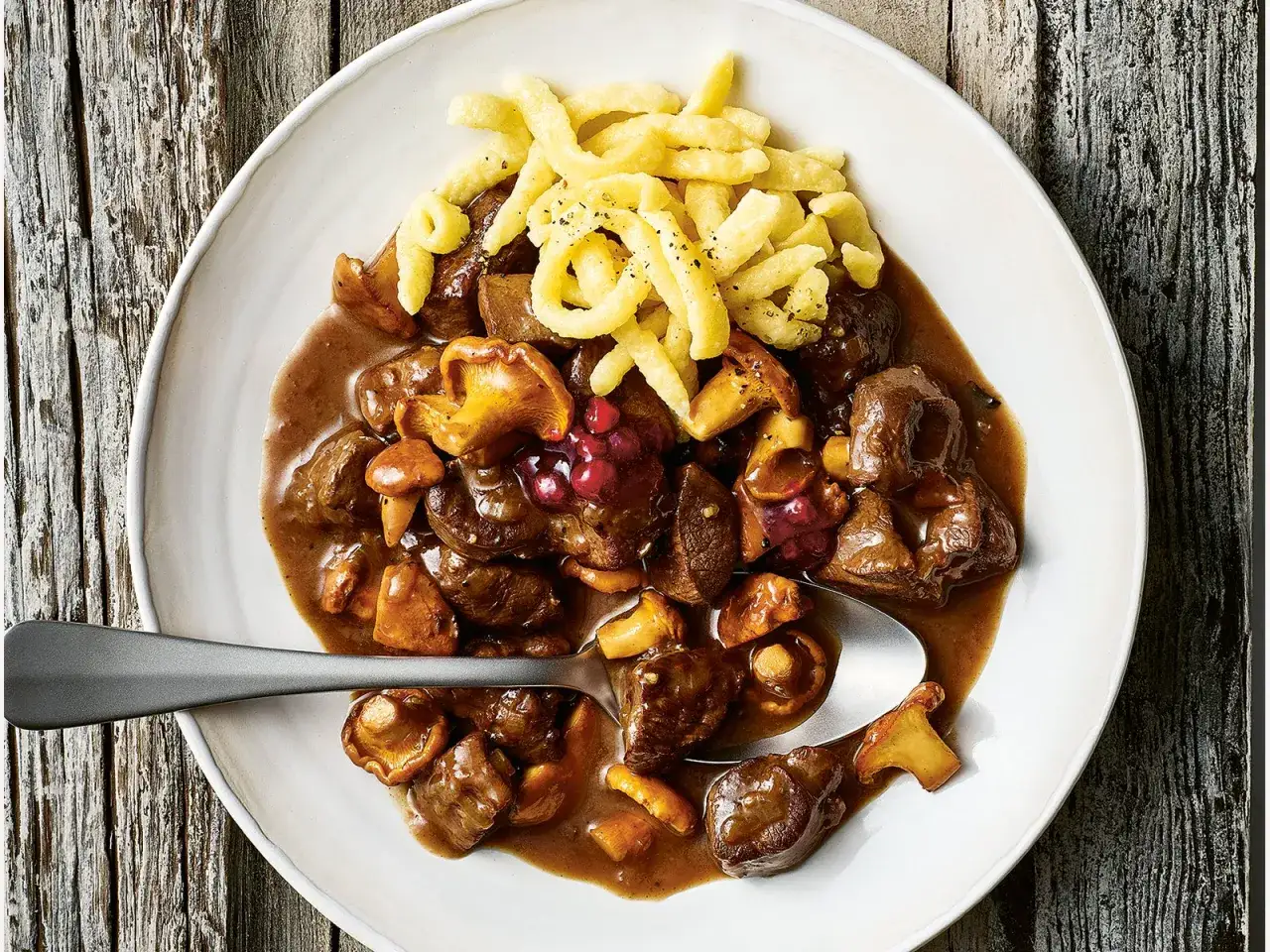 Rehgulasch-Rezept - So gelingt zartes Wild mit Rotwein
