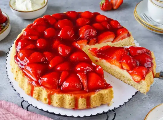 Erdbeertorte perfekt backen - So gelingt sie immer!